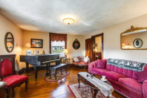 Victorian Home with Porch 6 Mi to Hickory Run Park!